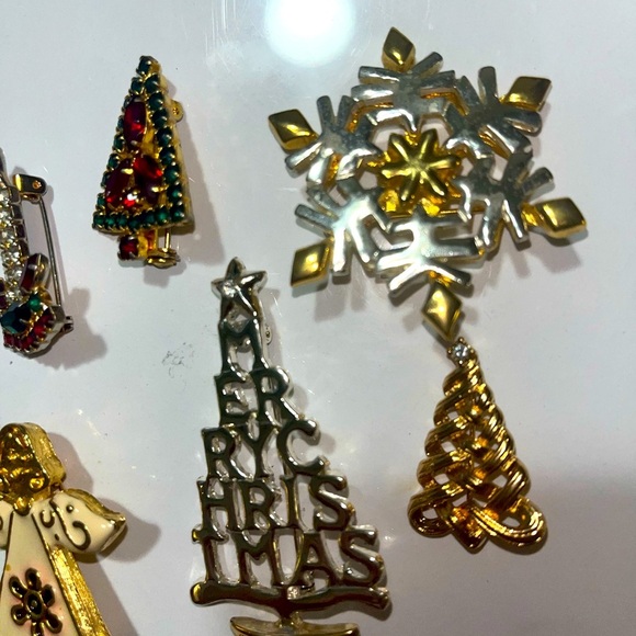 Festive Christmas Brooch Set - Picture 5 of 6